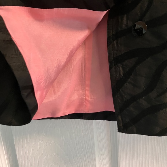 Debra deRoo Casual Suit - Picture 4 of 10